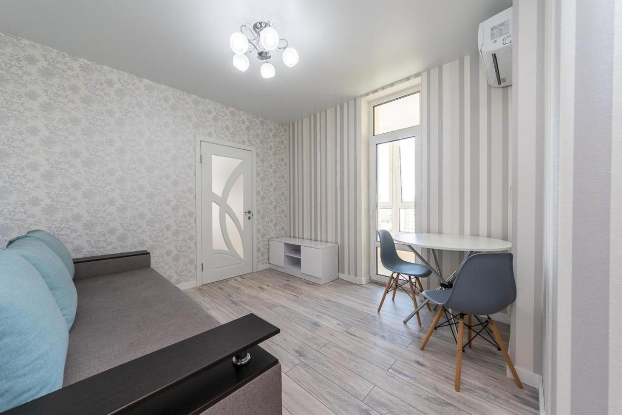 Апартаменти Метро Вирлиця Kiev Bagian luar foto